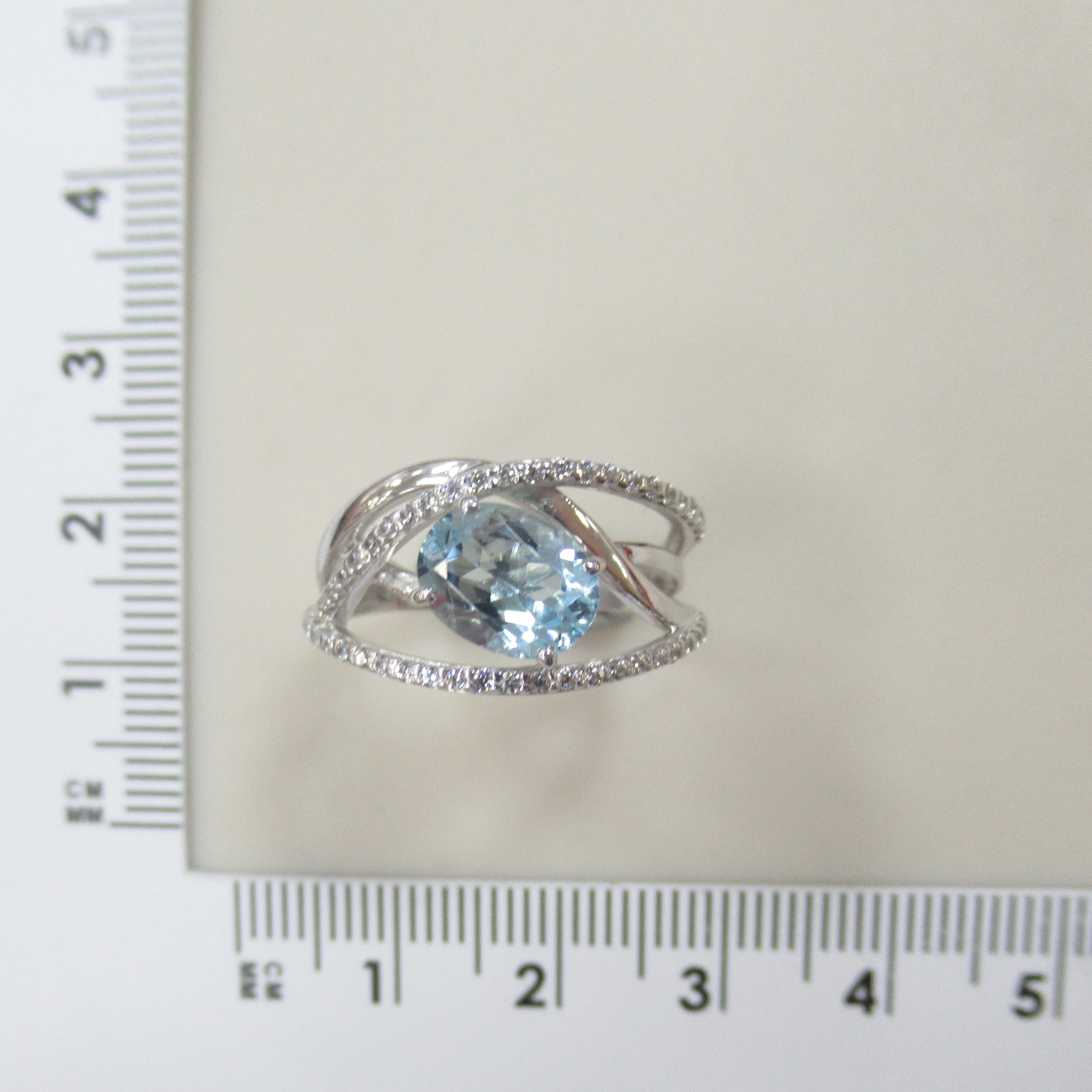 Серебряное кольцо 925 пробы; вставки Топаз, Фианит;